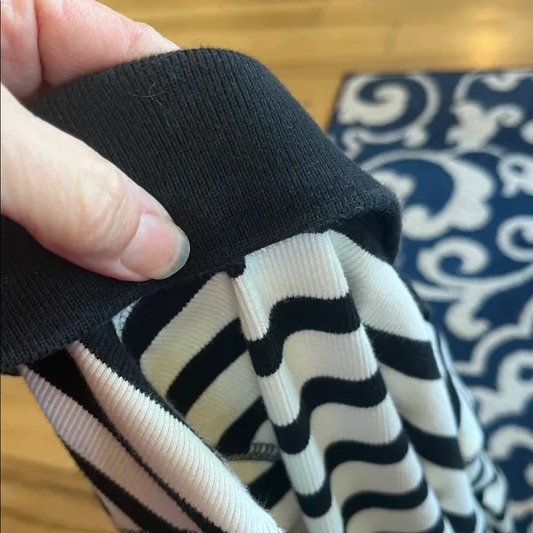 Tommy Hilfiger Black and White Striped Cotton Knit V Neck Collared 3/4 Sleeve - Image 8