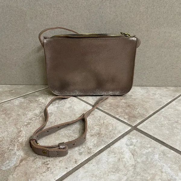 Madewell EUC Metallic Rose Gold Leather Crossbody Bag Zip Top Small Purse Bronze - Image 2