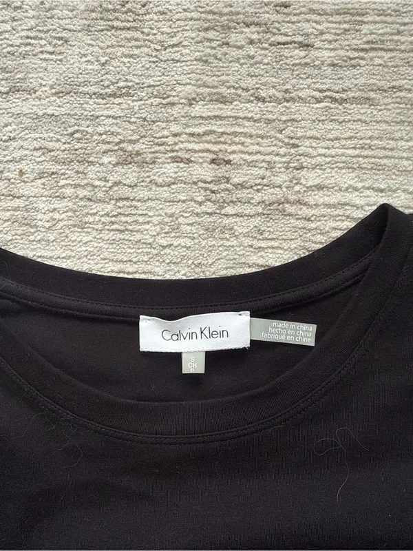 Calvin Klein Black Cropped Tee Short Sleeve (Size Small) - Image 4