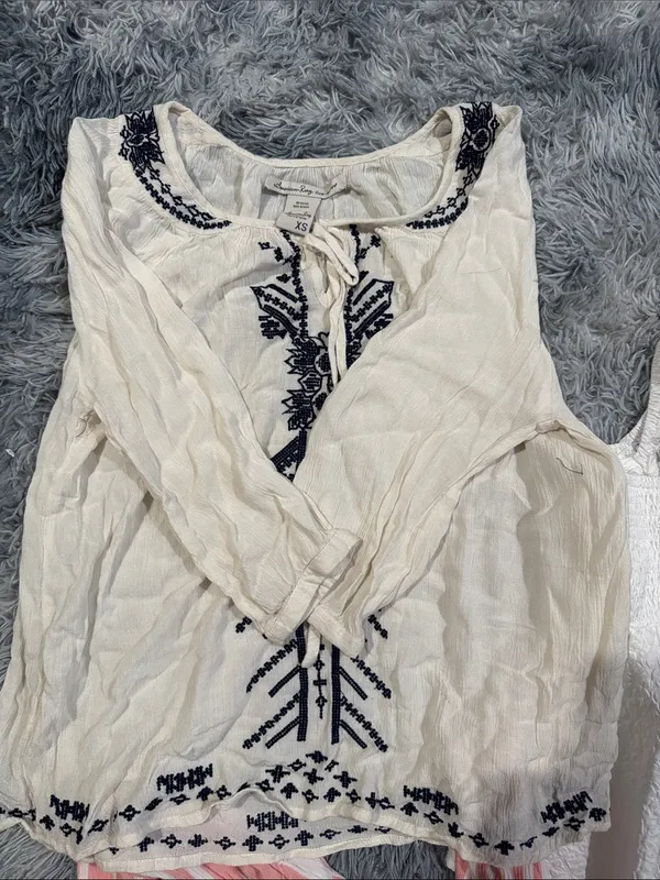 American Rag White Peasant Blouse with Navy Embroidery. 🚨Limited liquidation🚨 - Image 3
