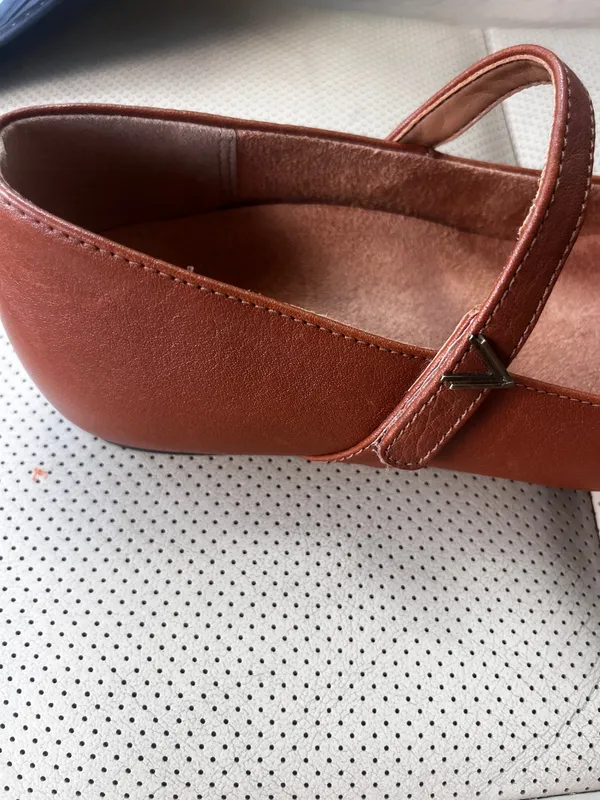 Brand New Vionic Alameda Leather Mary Jane Flats - Image 3