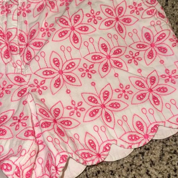Crown & Ivy Scalloped Shorts Size 8 - Image 2
