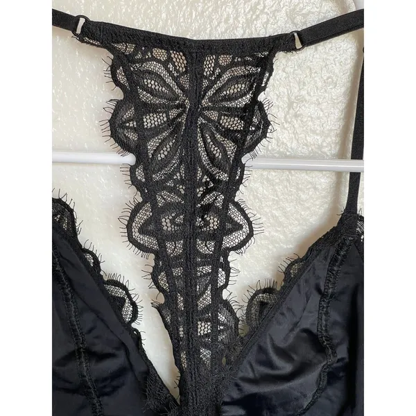Victoria’s Secret Womens Bralette Bra Black Lace Triangle Logo Pullover Sz Small - Image 7