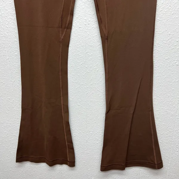 Lululemon Flared Leg High Rise Leggings Womens 8 Activewear Yoga Pilates Gym - Image 4