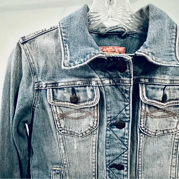 Abercrombie and Fitch women’s jacket cropped denim Size M Medium Blue Distressed - Image 7