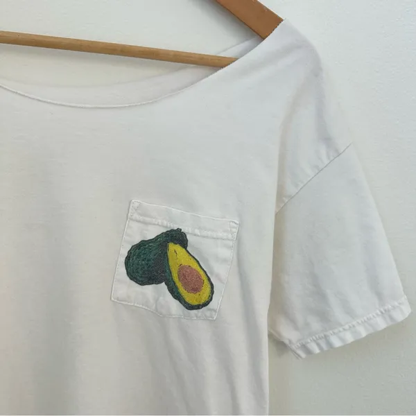 Avocado Graphic Pocket Off the Shoulder Tee White Size M - Image 2