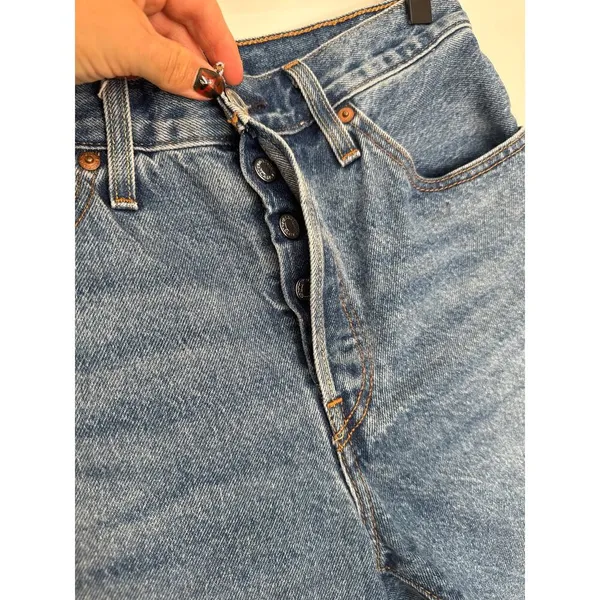 Levi's High Rise Classic Denim Button Fly Dad Shorts. 27 - Image 3