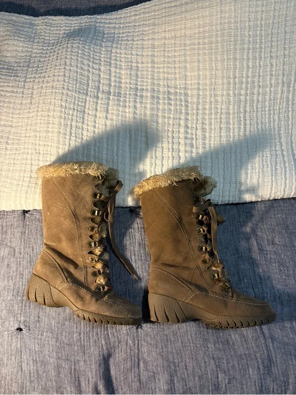 Sporty Millie Stone Suede women’s size 6.5 - Image 3