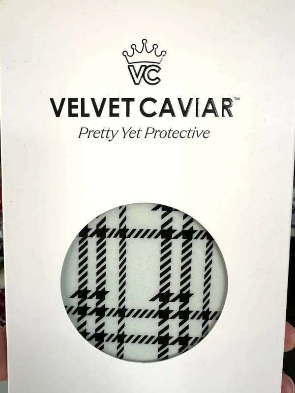 Velvet Caviar Houndstooth iPhone 16 Pro Case Black White Plaid - Image 2