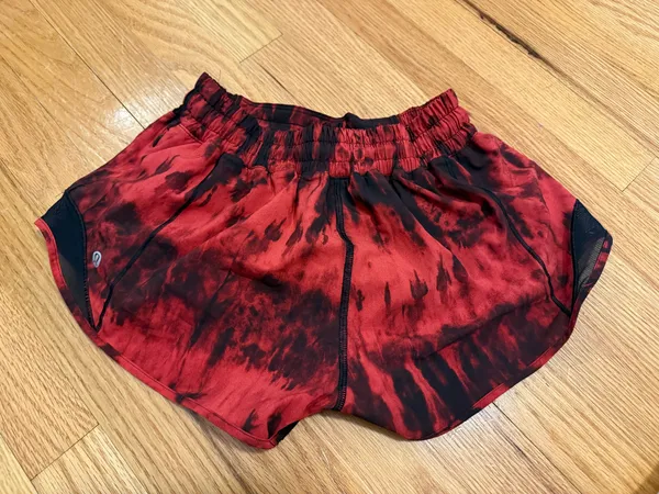 Lululemon Red Hotty Hot 2.5" - Image 2