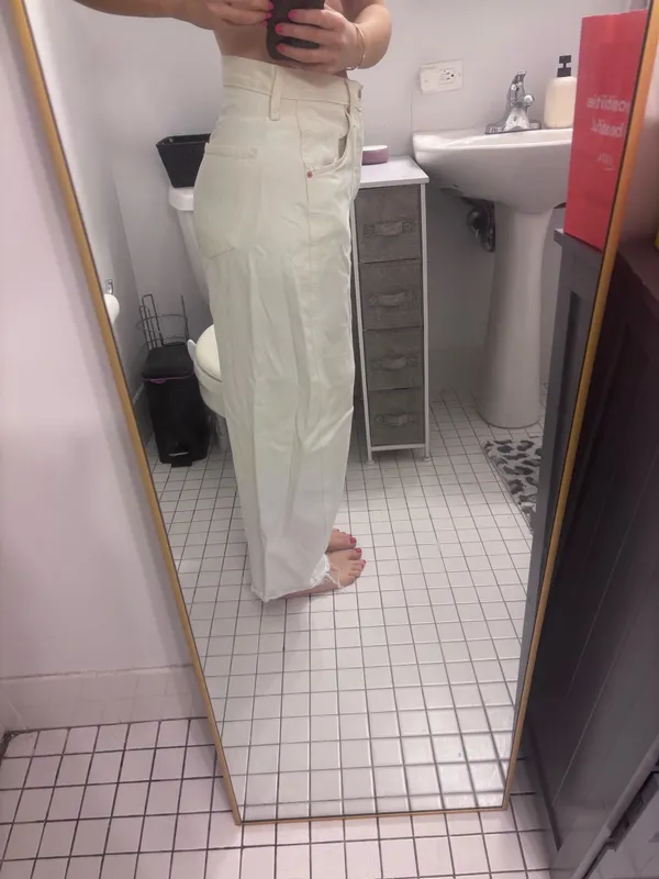 White barrel jeans  - Image 2