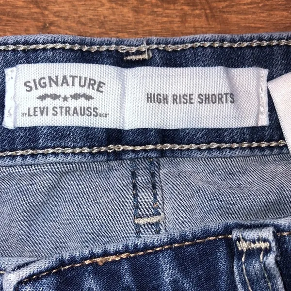 SIGNATURE LEVI STRAUSS 4/27 high rise denim shorts - Image 3