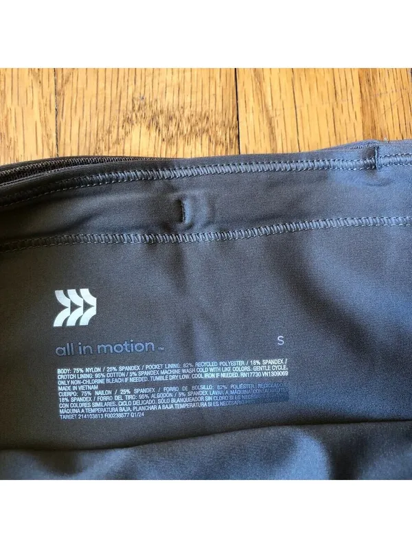 All In Motion NWT Women's Effortless Support Pocketed Bike Shorts S Taupe - Image 4