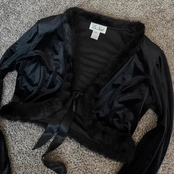 Black satin LA NUIT cropped bolero jacket with luxe faux fur trim - Image 3