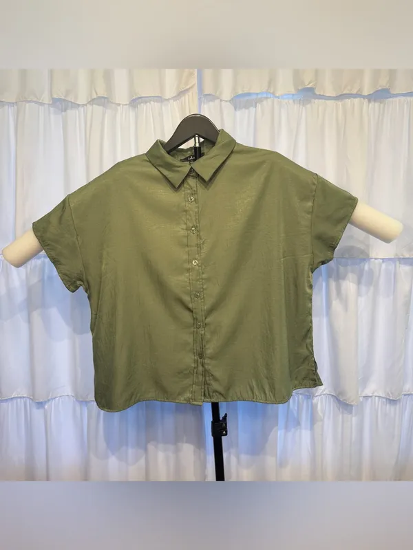 Lulu's Women’s Olive Button-Front Short Sleeve Collard Blouse Shirt Size Large - Image 3