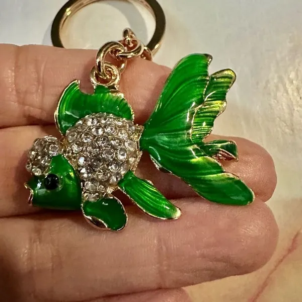 Green rhinestone fish keychain Gold - Image 2