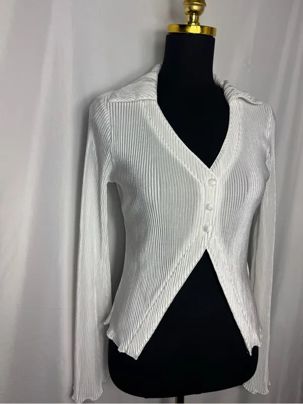 Women’s Ribbed V-Neck Button-Front Top Y2K style White festival Small NWOT - Image 3