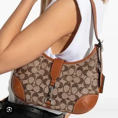 Coach Hamptons Hobo Bag In Crystal Signature Jacquard - Image 3
