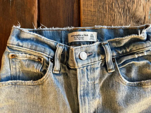 Abercrombie Jeans - Image 3