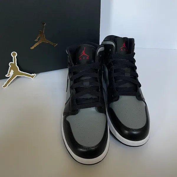 Air Jordan 1 Mid Shoes - Image 2