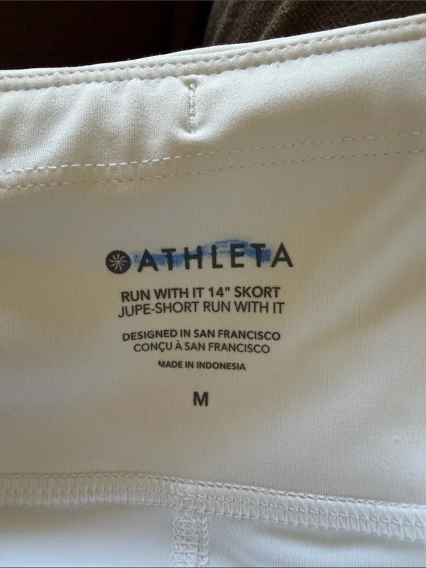 Athleta run with‎ it 14” skort built in shorts medium - Image 3