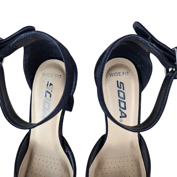Soda Roy Heels Womens Size 8 Wide Black Closed Toe Ankle Strap Chunky Sandals - Image 3