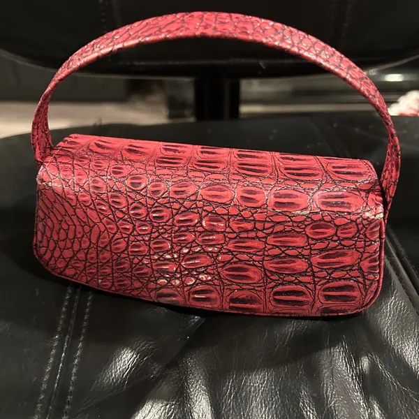 Red Crocodile - Image 5