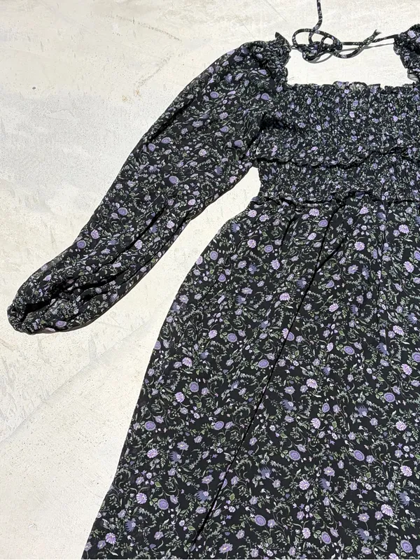 Astr the label Smocked Square-Neck Long Sleeve Floral midi Dress medium - Image 2
