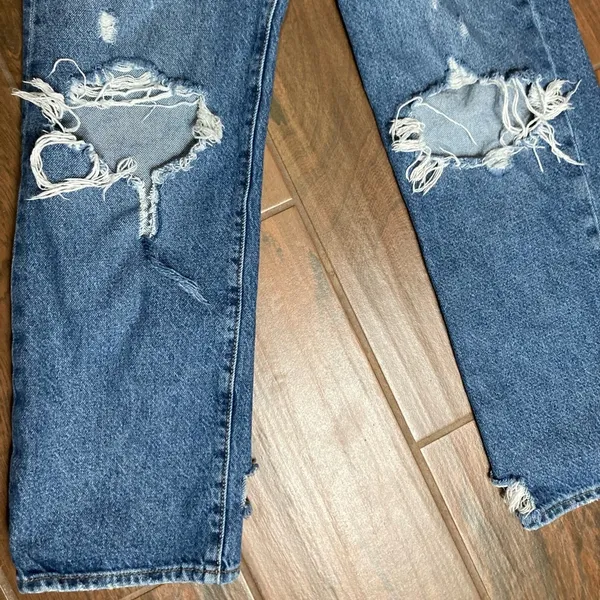 Levi’s Ribcage Straight Ankle Distressed Denim Jeans - Image 4