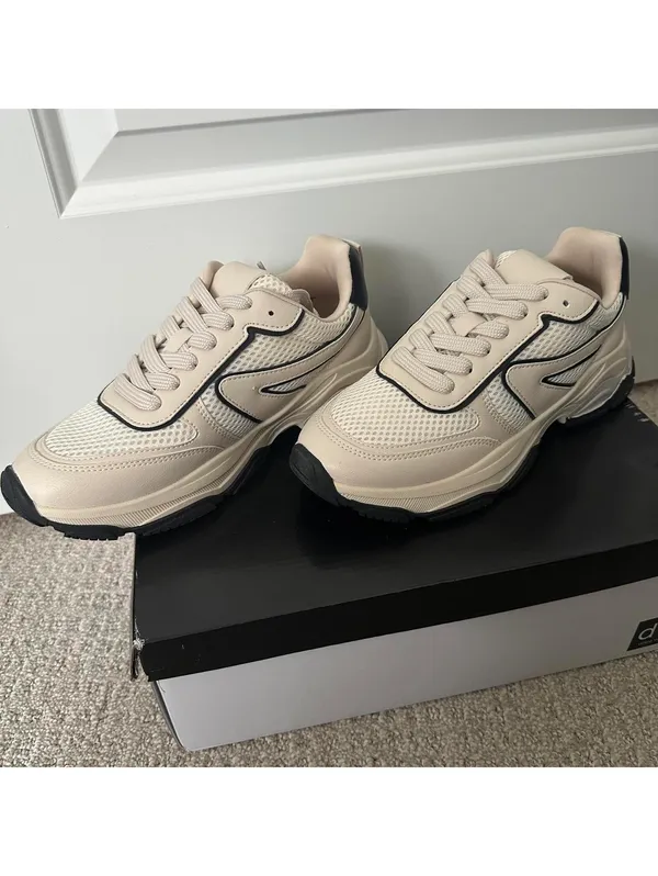 DV by Dolce Vita Comet Sneaker NEW Pale Orange/ White/ Black Size 6.5 - Image 3