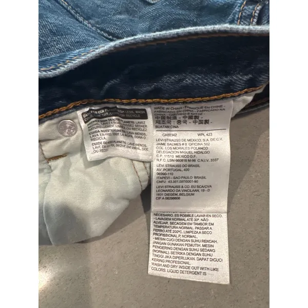 Levis Womens Blue‎ Denim Shorts Frayed Raw Hem 501 Style - Image 4