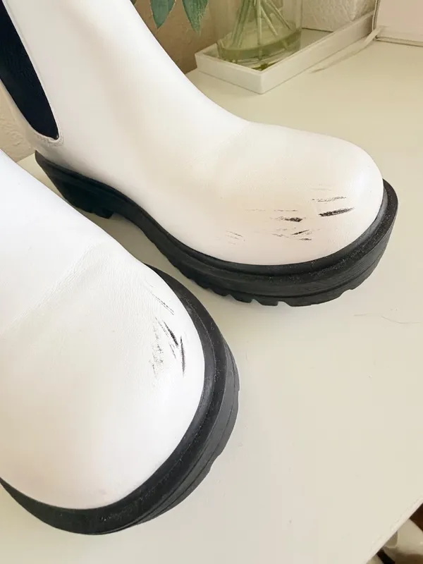 SheIn White Chelsea Boots with Black Sole - Image 5