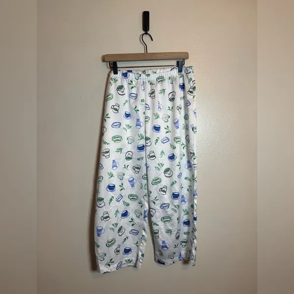 Kate Spade Cropped Pajama Set‎ in Coffee Cup Print - Image 4