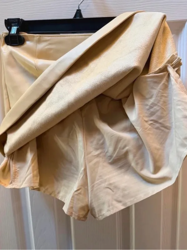 Abercrombie size XS Classic Beige A-Line Mini Skirt with inner shorts - Image 2