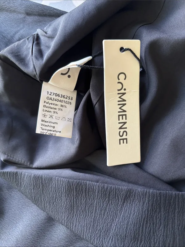 Commense Classic Black V‑Neck Sleeveless Dress - Image 4