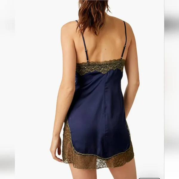 Free People #137- Intimately Aries Rising Lace Mini Slip Dress In Navy NWOT - Image 2