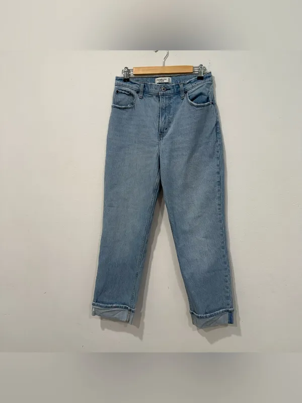 Abercrombie & Fitch Curve Love High Rise 90’s Straight Jean Light Cuffed Hem 29 - Image 3