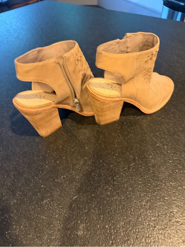 Vince Camuto Katri Woven Booties! Women’s 8! Perfect condition! - Image 7