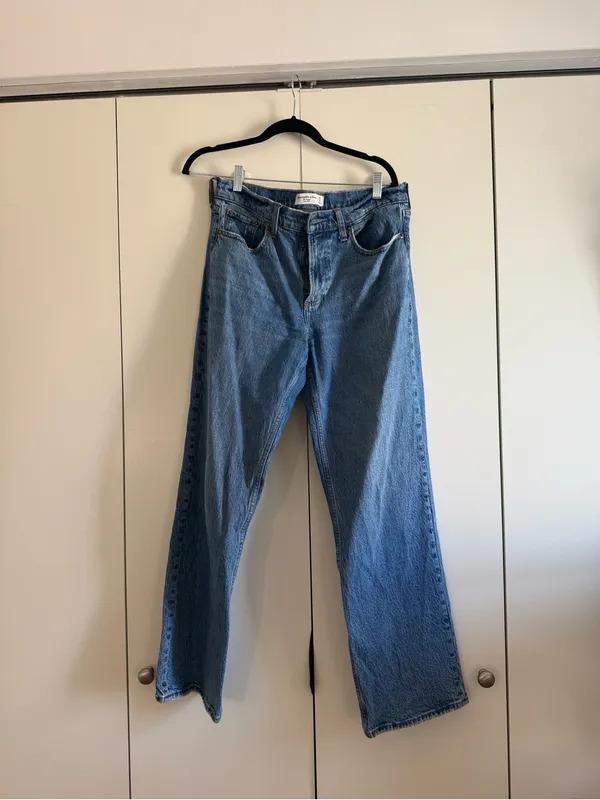 Abercrombie Low rise baggy in medium - Image 3