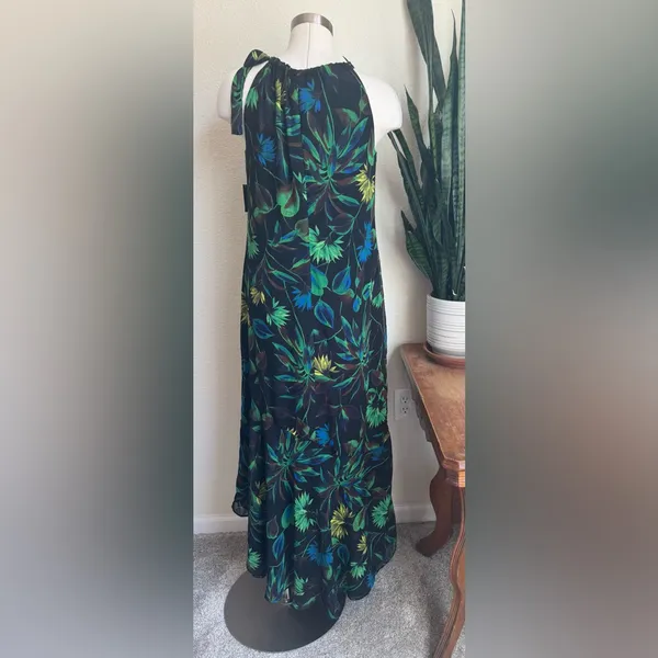 Taylor‎ Women’s Size 8 Black Floral Maxi Dress Halter flowy 8749M - Image 2