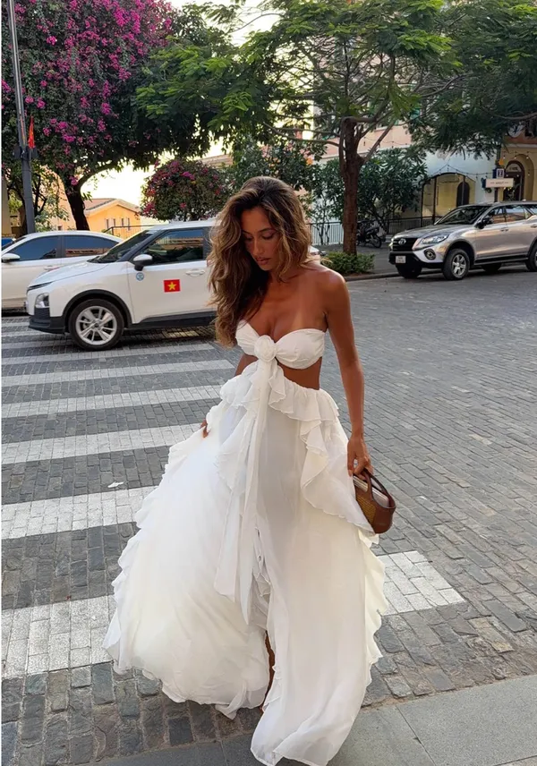 Santiago cut out Dress selfie Leslie - Image 3