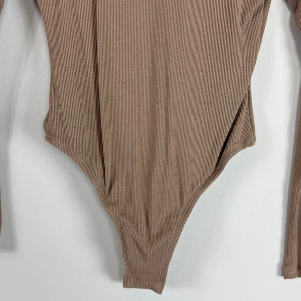 White Fox Ribbed High Neck‎ Long Sleeve Bodysuit in Tan Size Medium - Image 4