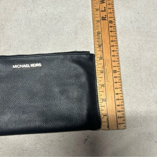 MICHAEL KORS Jet Set Black Large Zip Logo Pouch Clutch Luxury Pebbled Leather - Image 9