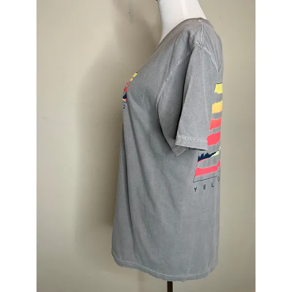 Yellowstone T shirt Bright Back Graphic Tee Sz Medium Cotton - Image 3