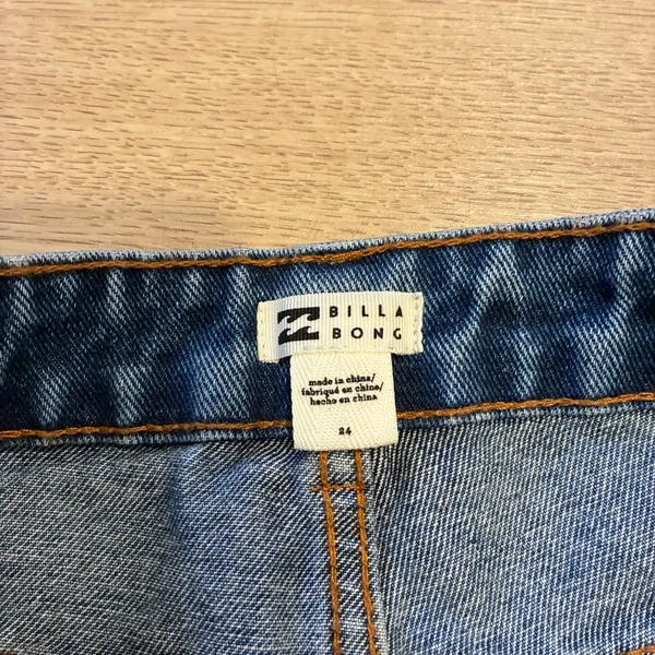 NWT Billabong High Waisted Wide Leg Faded Medium Wash Jeans Size 24 - Image 2