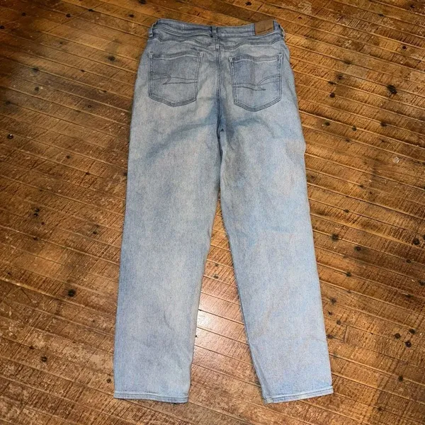 American Eagle light wash distressed relaxed mom jeans - Image 3