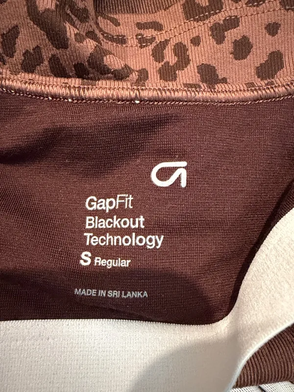 GAP FIT cheetah print cropped workout top - Image 5