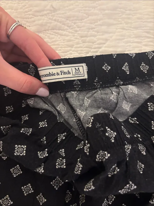 Abercrombie & Fitch Black Printed Women's Shorts - Image 2