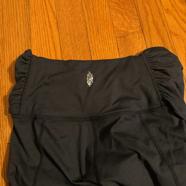 Free people movement black twist waist Y2K cropped leggings size XS - Image 4