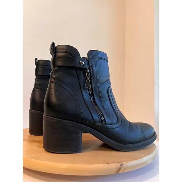 Guess Black Leather Stitched Zip Up Ankle Bootie Size 10 - Image 3